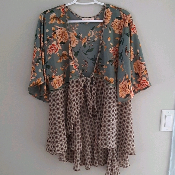 Magnolia Boutique Other - Feminine chic kimono